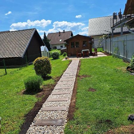 Apartma Juli Zirovnica Exterior photo